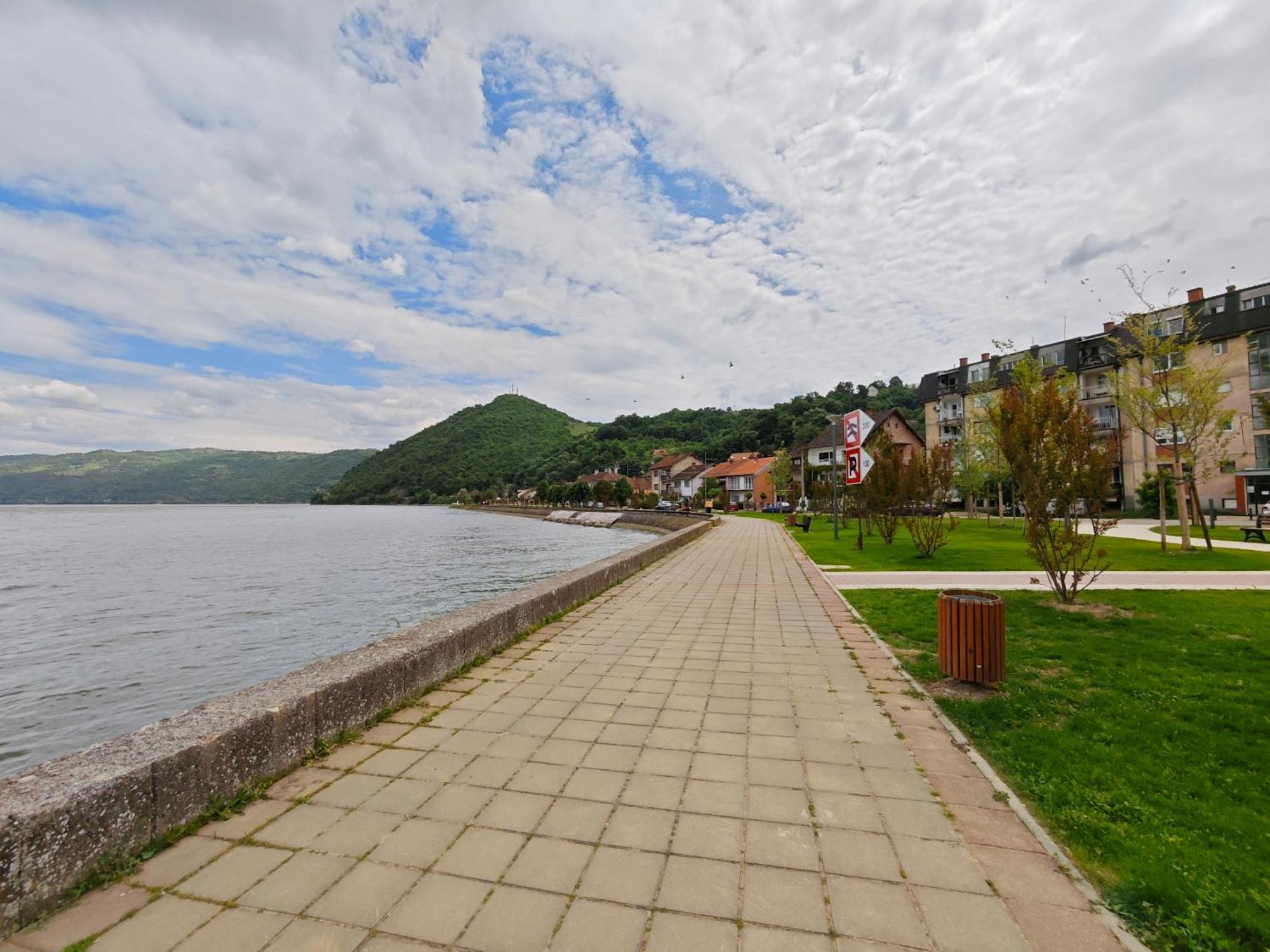 Apartman Julija Donji Milanovac Luaran gambar