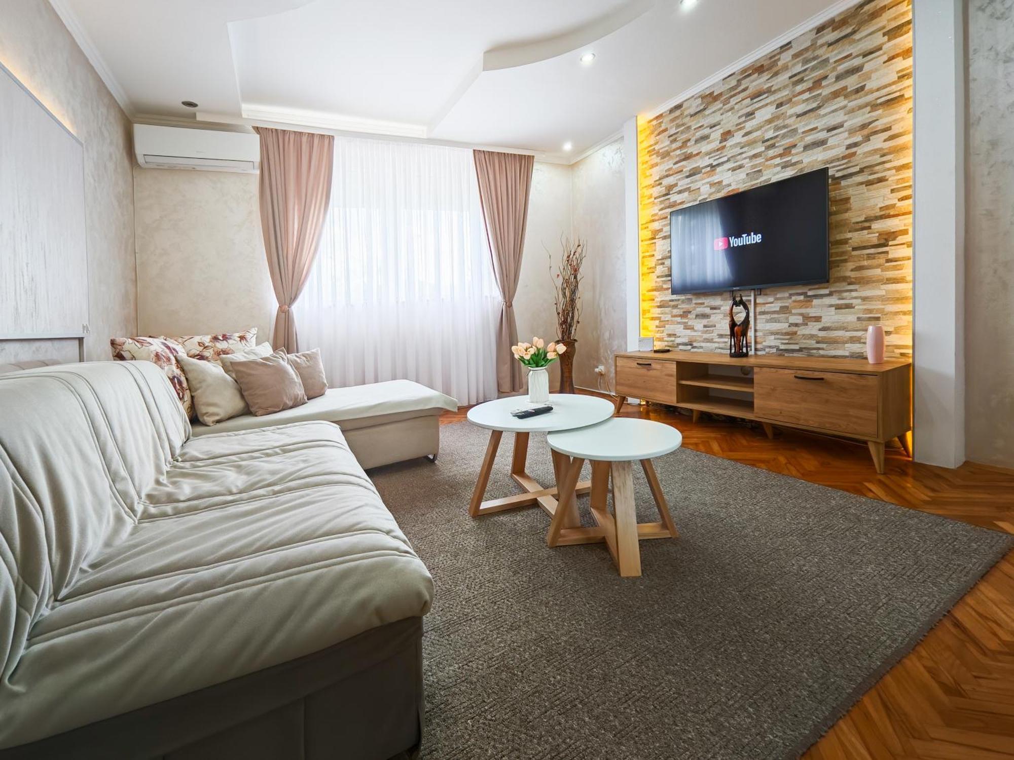 Apartman Julija Donji Milanovac Luaran gambar
